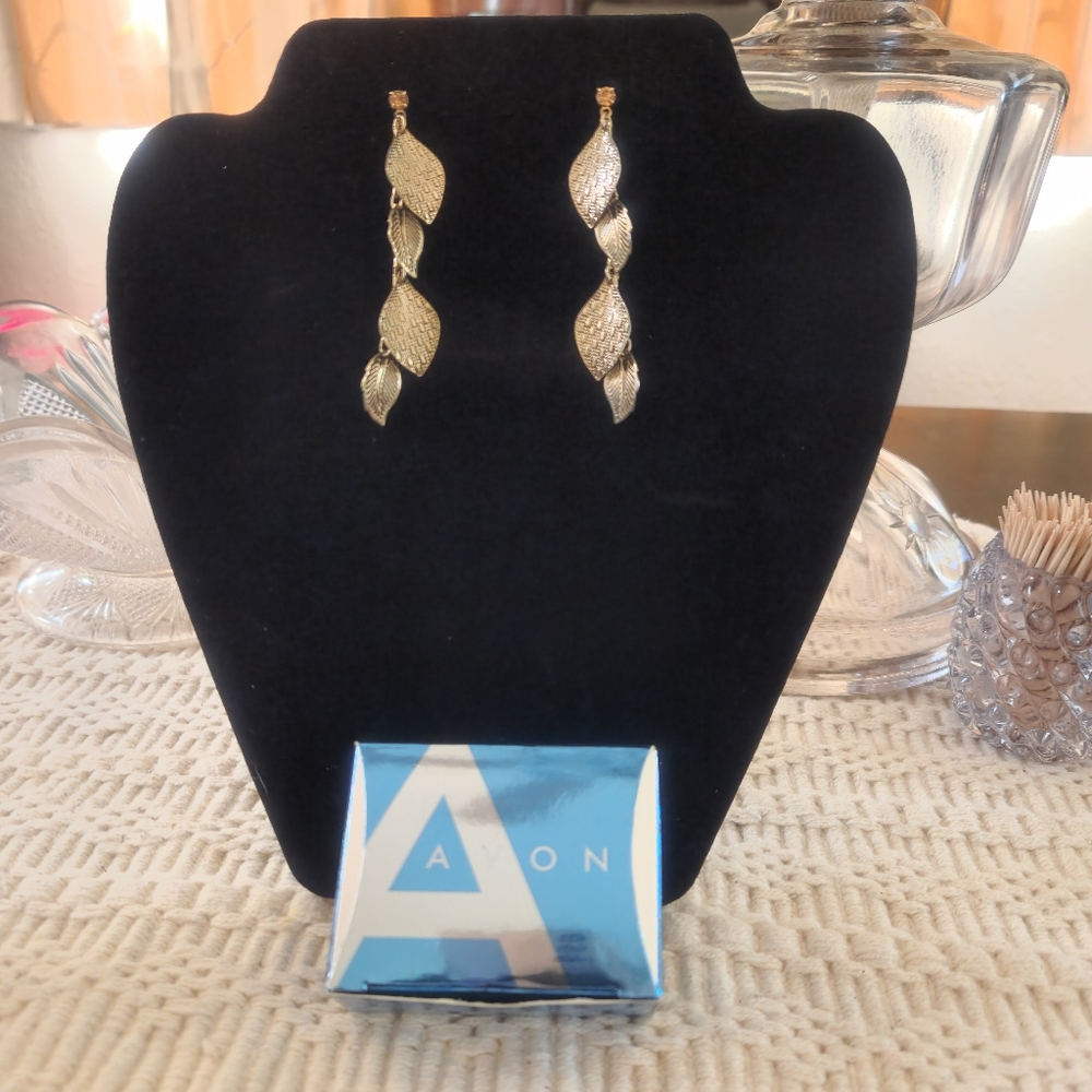 Avon Nature Leaf Earrings